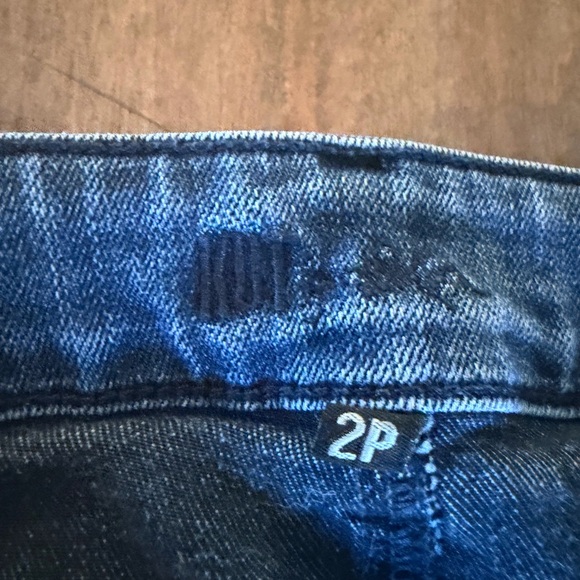 Kut From The Kloth Catherine Boyfriend Jeans – Size 2P - Picture 9 of 11